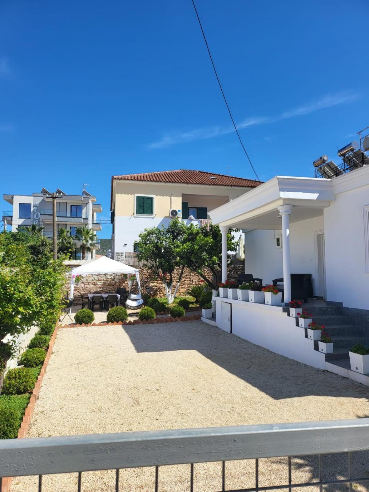 Vila Ademi 사밀 외부 사진